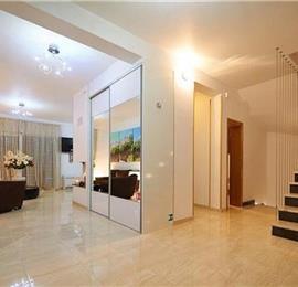 4 bedroom hilltop villa with pool near Jesenice, sleeps 8